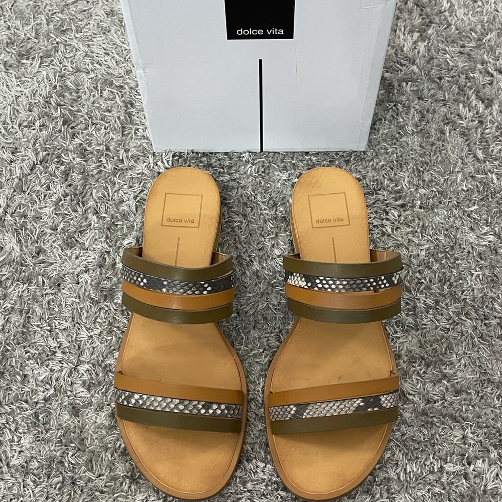 Dolce Vita Pais Wedge Sandal